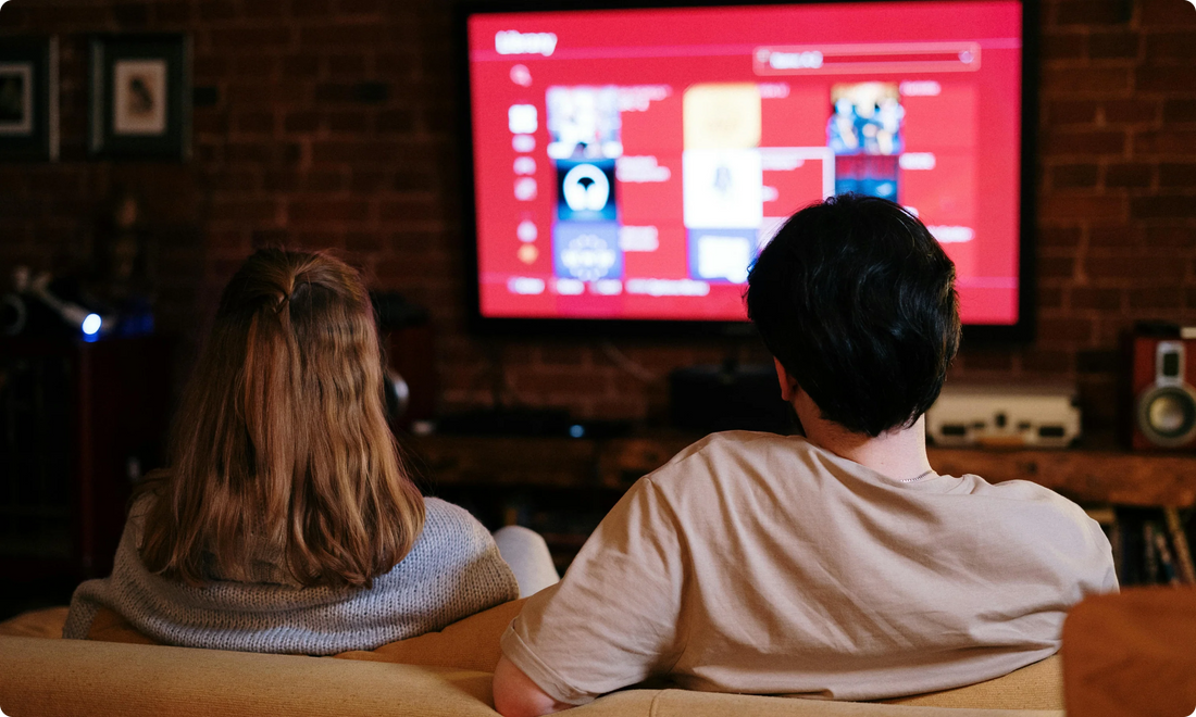 Valentinstag Zuhause: Wie ein Beamer und eine Soundbar das Wohnzimmer verwandeln